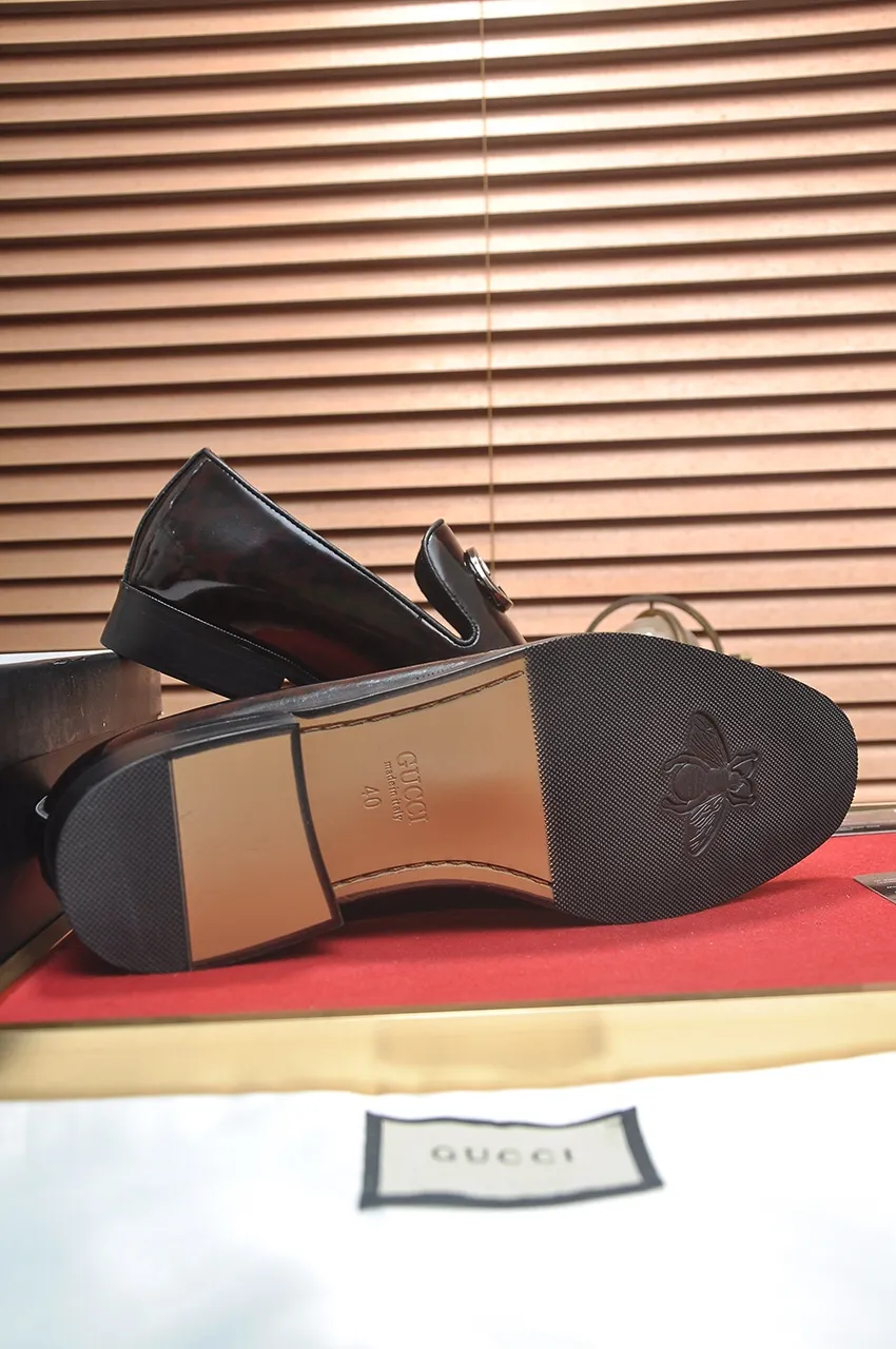 Men's shoes💰500💶Italy's top luxury men's shoe giant (GUCCI) (Gucci) (full cowhide lining) new arrival🍃Original European style🔰 Pleasant to the eye😍In order to make the shoes more durable and non-deformable🌀The production continues to follow traditional methods but there is still no lack of innovation💪Choose original sheepskin for the leather♻️ Smooth and natural And extra bright ⭐Made of imported cowhide, the first choice of rich people 38-45 (45 customized)